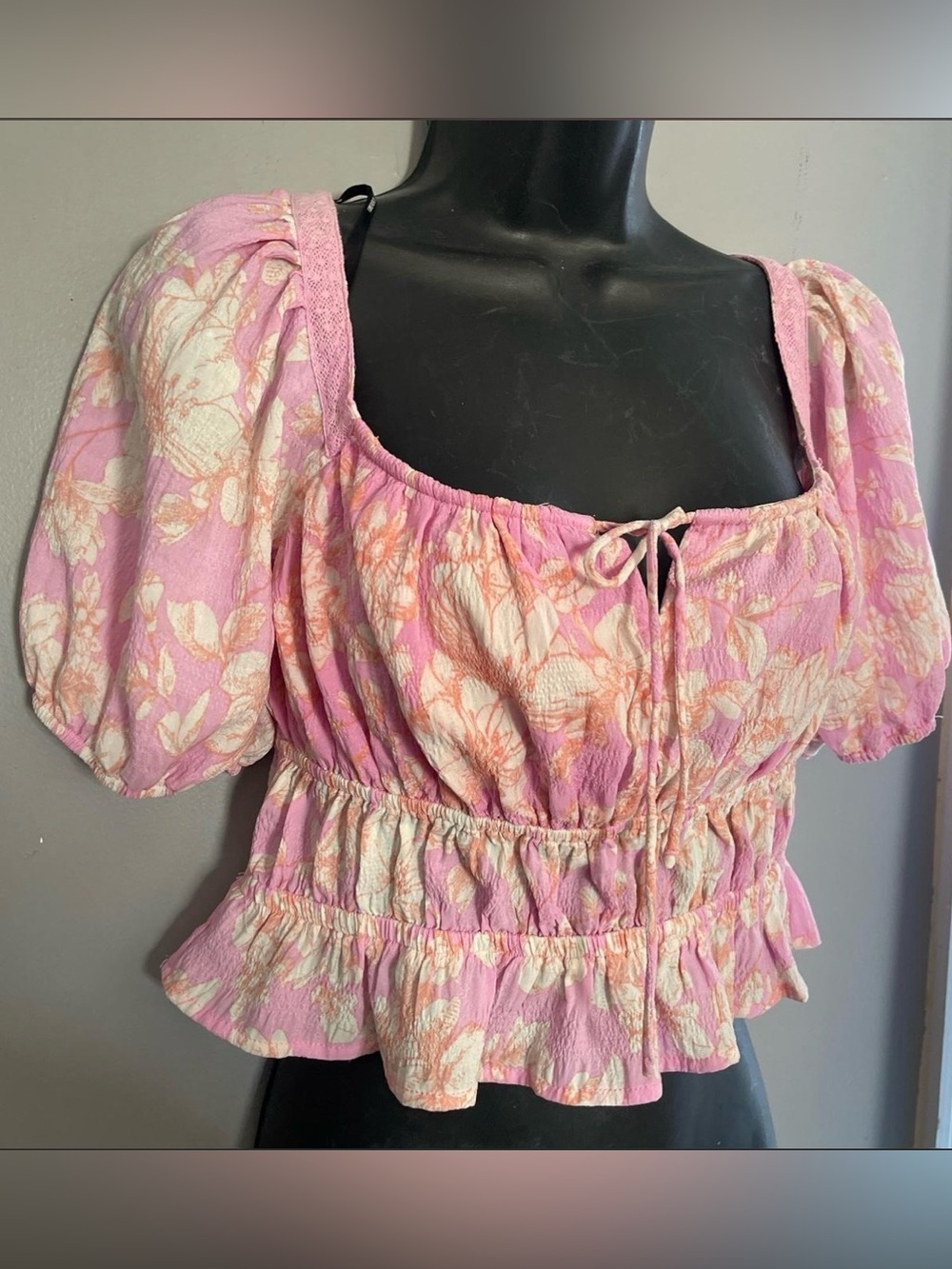 Forever 21 Pink Floral Tie-Front Puff Sleeve Blouse